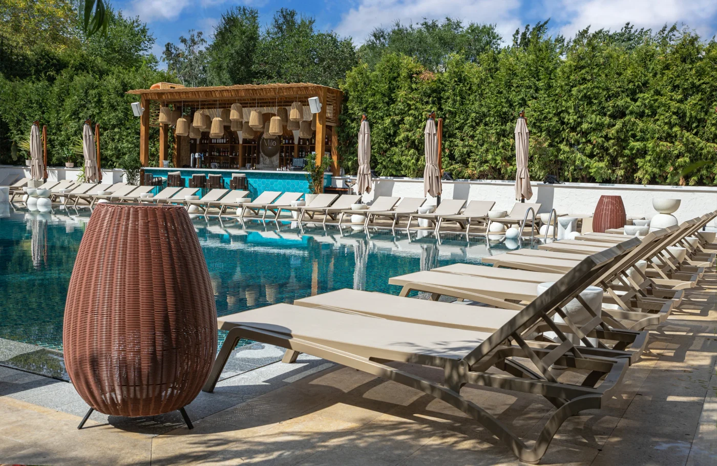 Eden Pool Bar